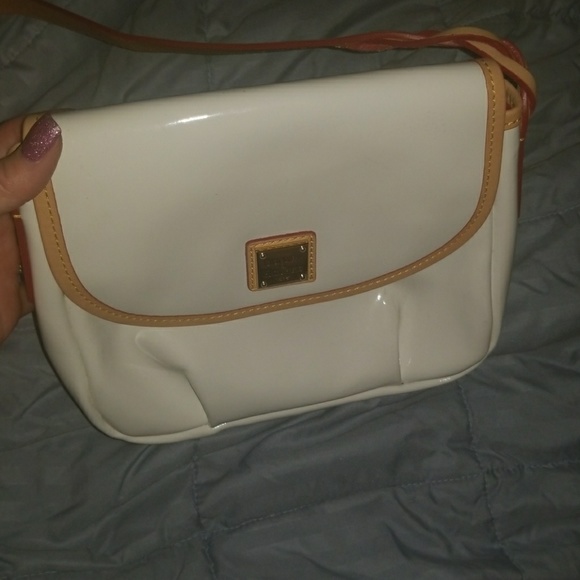 Dooney & Bourke Handbags - NWOT white Dooney and Bourke purse